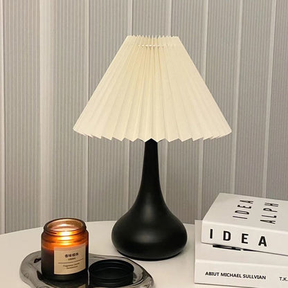 Nordic Style Black and White Minimalist Table Lamp